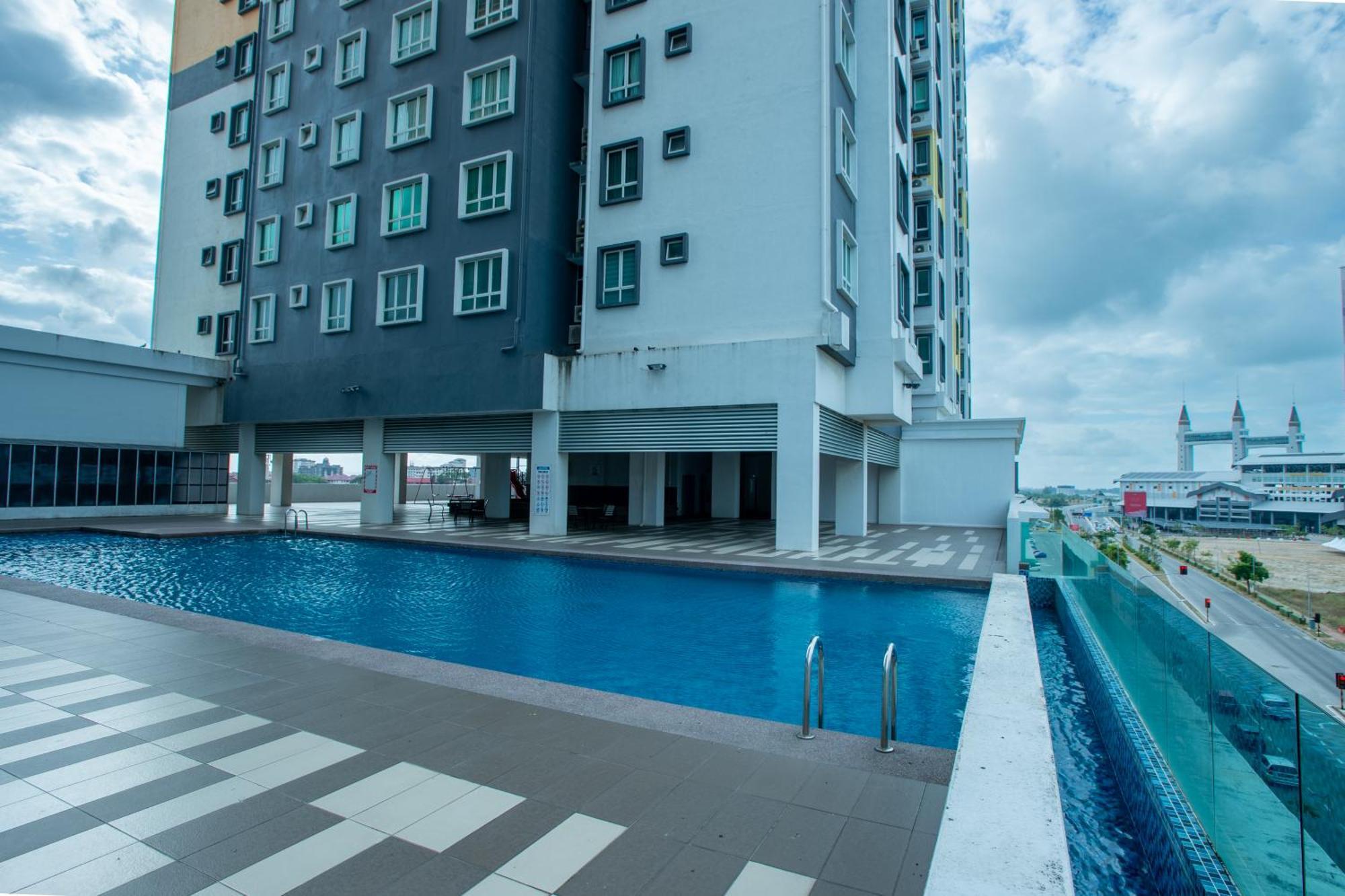 Infinity Sea View Pool Beach View 3Rooms 2Parkings Куала-Тренгану Экстерьер фото